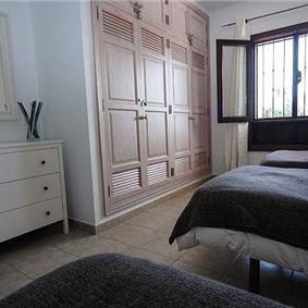 5 Bedroom Villa with Pool in Playa Blanca, Sleeps 11-12